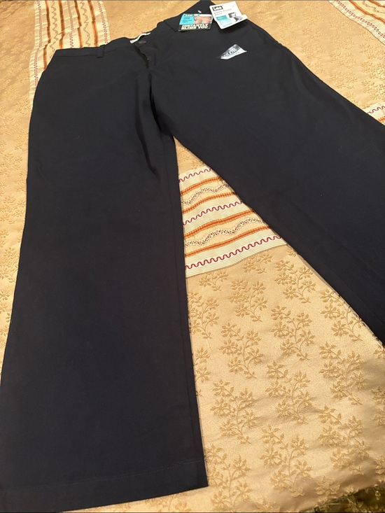 Lee Pants - NWT Lee Straight Leg Pants, Black, Slims You, Plain Front, Relaxed Fit, 12S